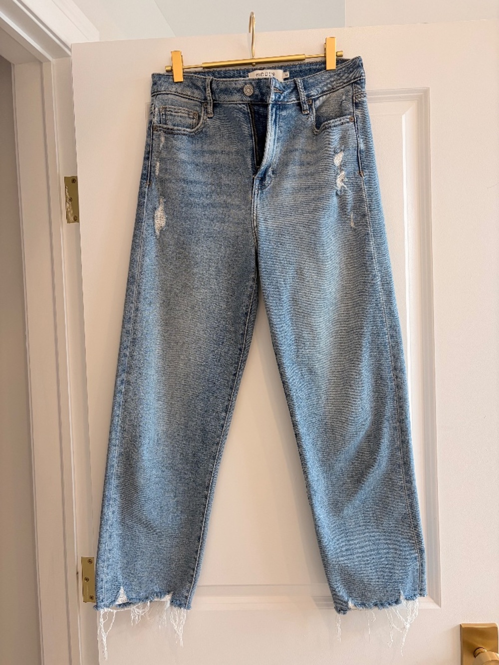 Like New Size 28 Women’s Distressed Hidden Jeans